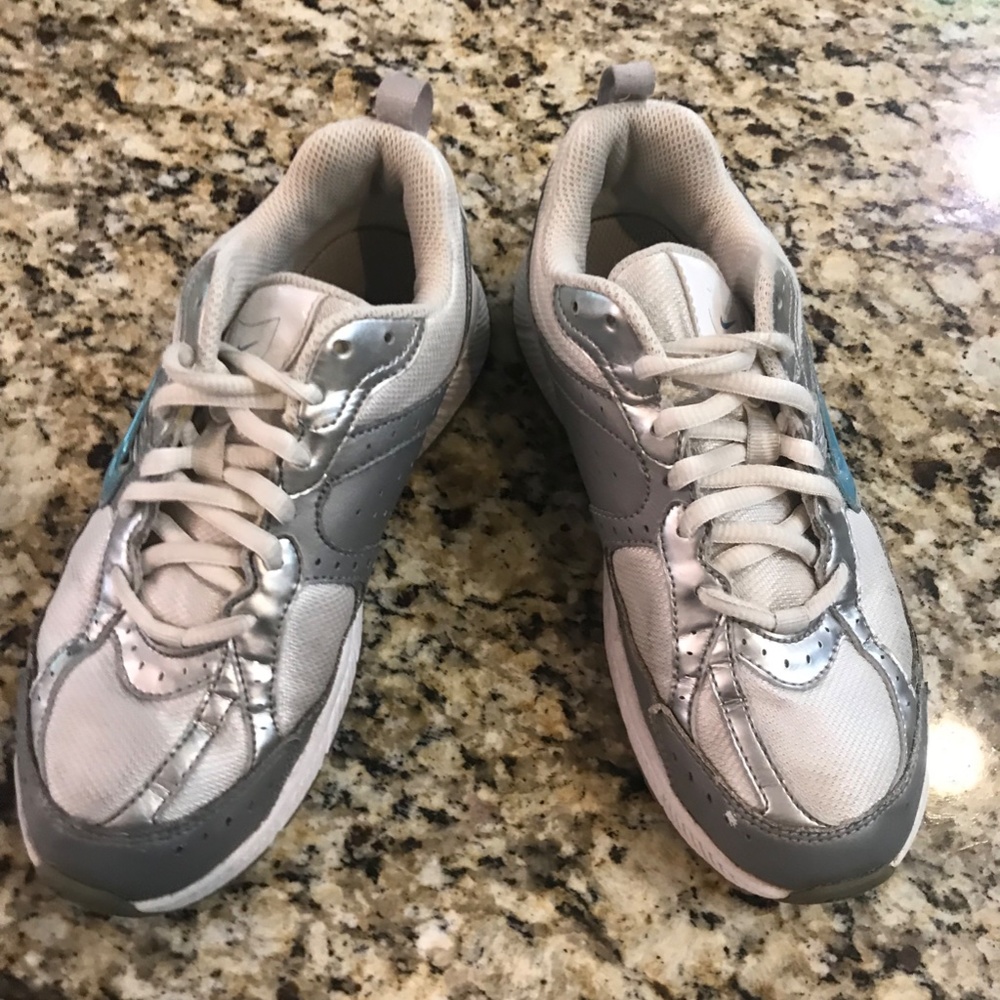 Nike girls shoes